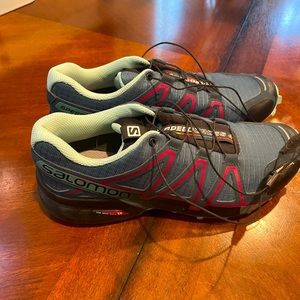 Salomon Trail Running Shoes - Womens 8